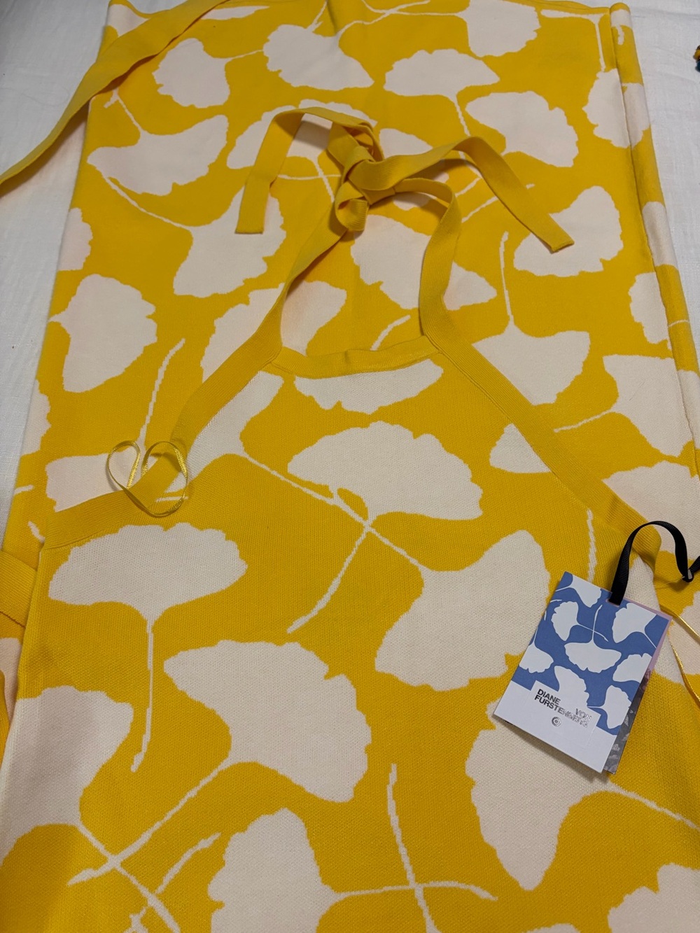 Diane Von Furstenberg for Target Halter Tie Neck Yellow
Sweaterknit Dress Size M - Picture 5 of 6